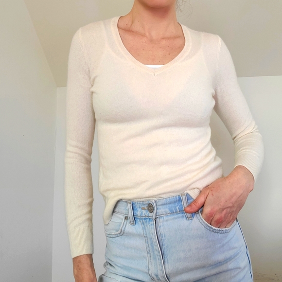 LORD & TAYLOR - Cashmere sweater - Picture 6 of 11